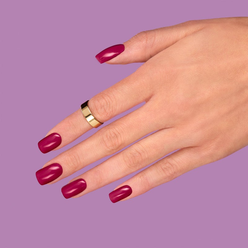 Burgundunpunaiset kynnet.