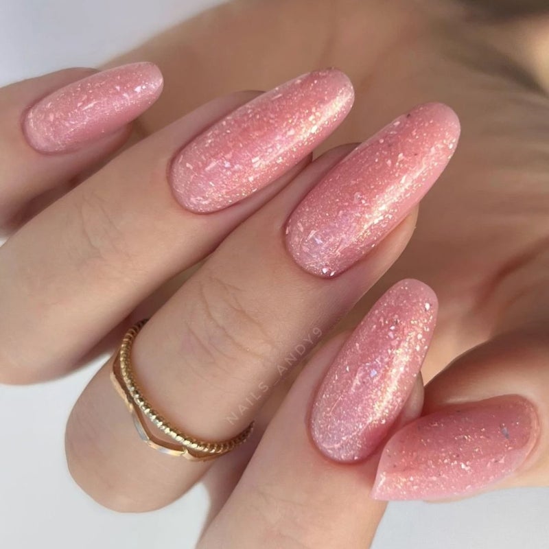 Nude glitter kynnet.