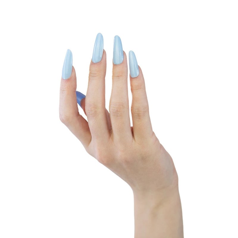 Vaaleansiniset kynnet.