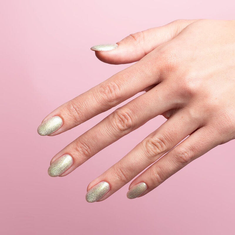 Vihre&auml; kimalle manikyyri.